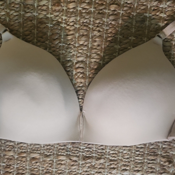 Cream T-Shirt Bra with Underwire and Adjustable Straps - Picture 3 of 8